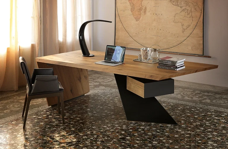 Cattelan Nasdaq Desk