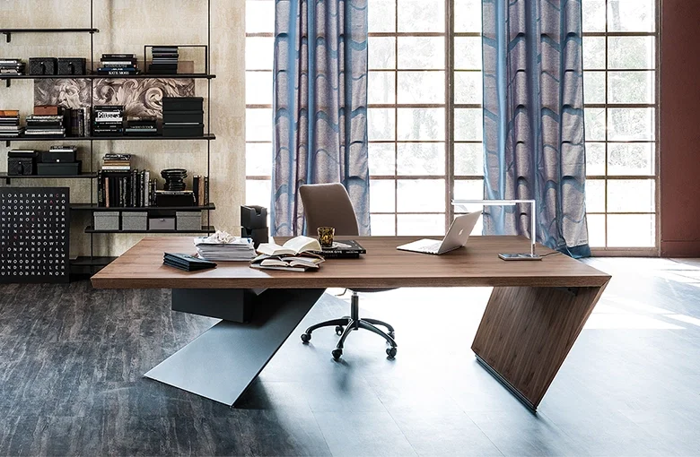 Cattelan Nasdaq Desk