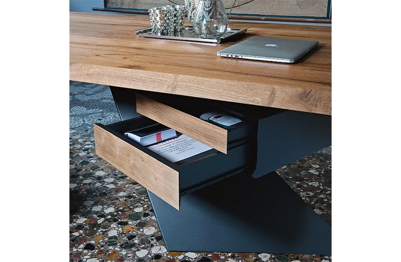 Cattelan Nasdaq Desk
