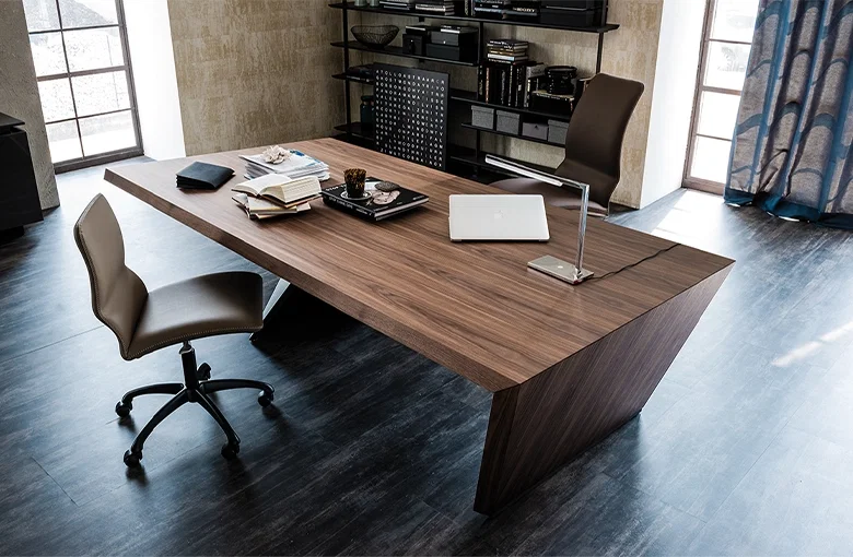 Cattelan Nasdaq Desk
