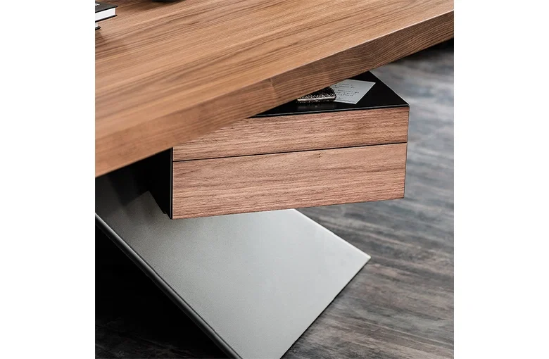 Cattelan Nasdaq Desk