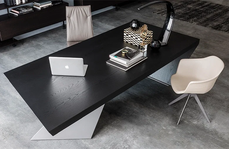 Cattelan Nasdaq Desk