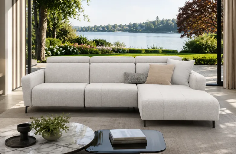 Nicoline Antares Leg Recliner Sectional with Chaise