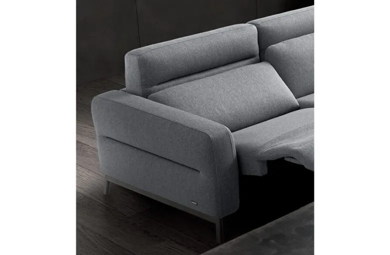 Nicoline Antares Leg Recliner Sectional with Chaise