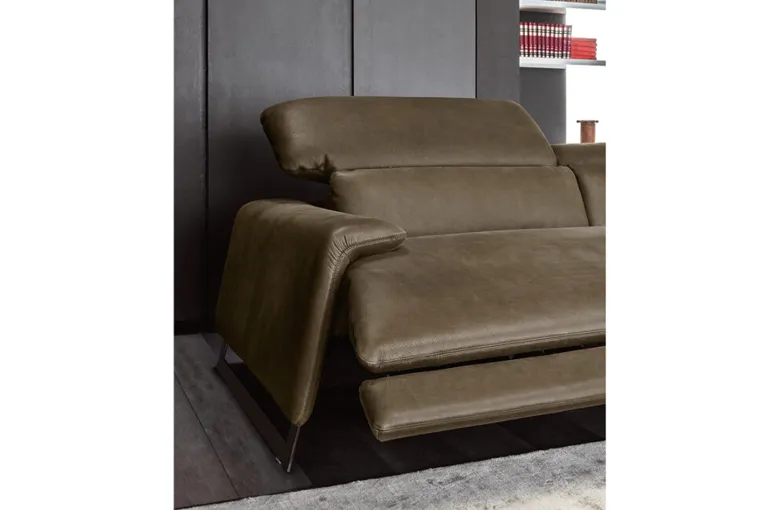 Nicoline Canaletto Recliner Sectional with Peninsula