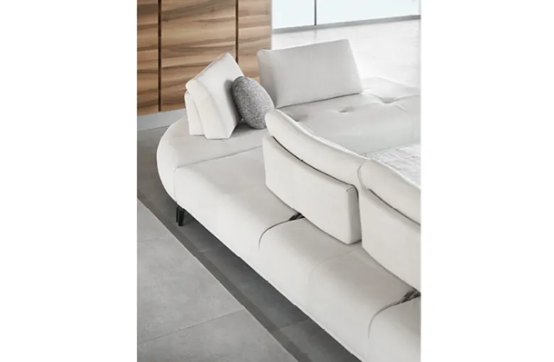 Nicoline Egeo Open Sectional with Peninsula