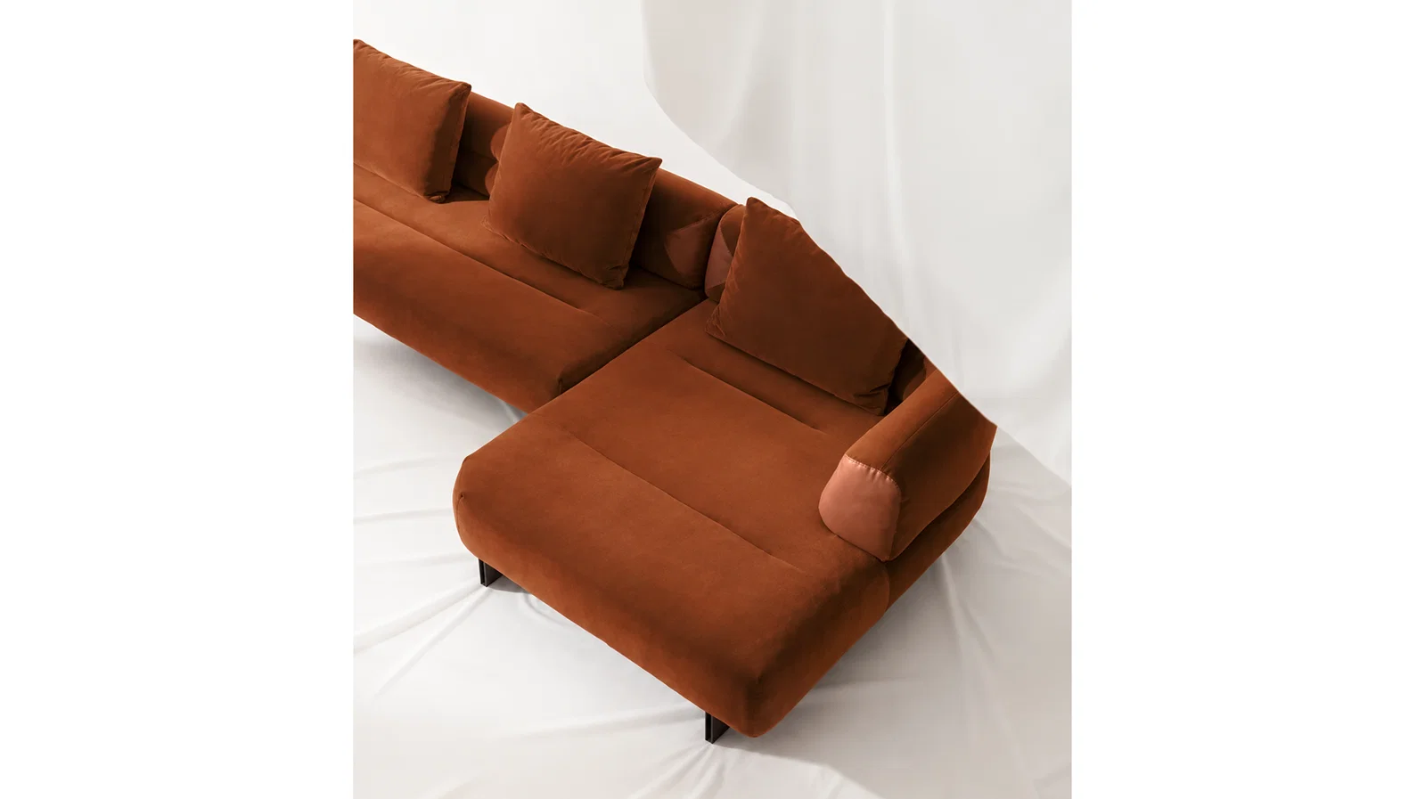 Nicoline Klarence Sectional with Chaise