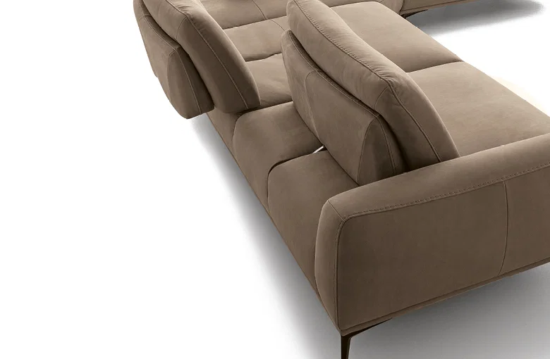 Nicoline Monforte Sectional with Peninsula
