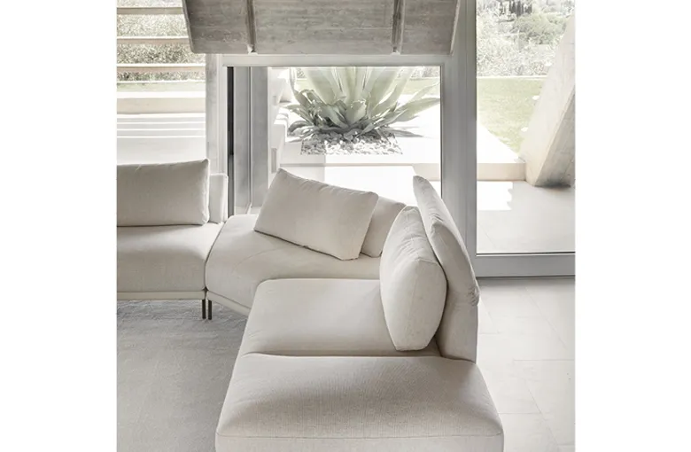 Nicoline Strauss Sectional with Peninsula