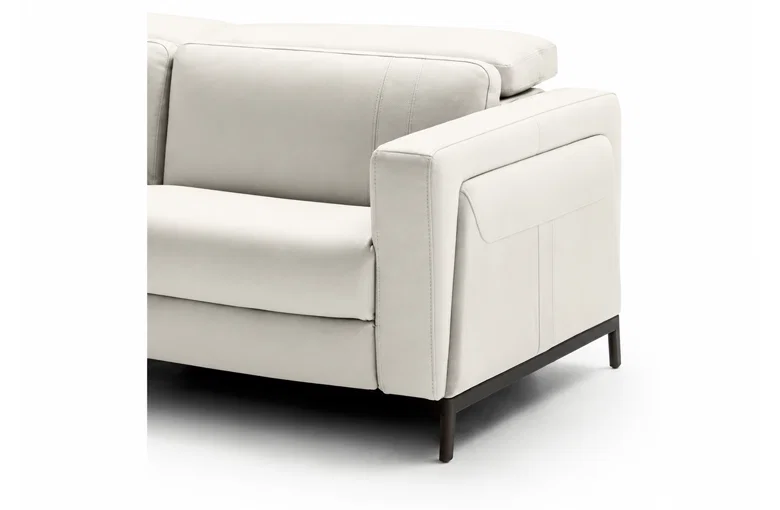 Nicoline Wagner Recliner Sectional with Chaise