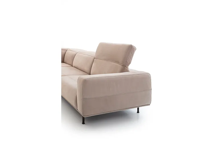 Nicoline Wing Sectional with Chaise