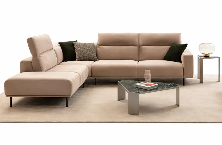 Nicoline Wing Sectional with Peninsula