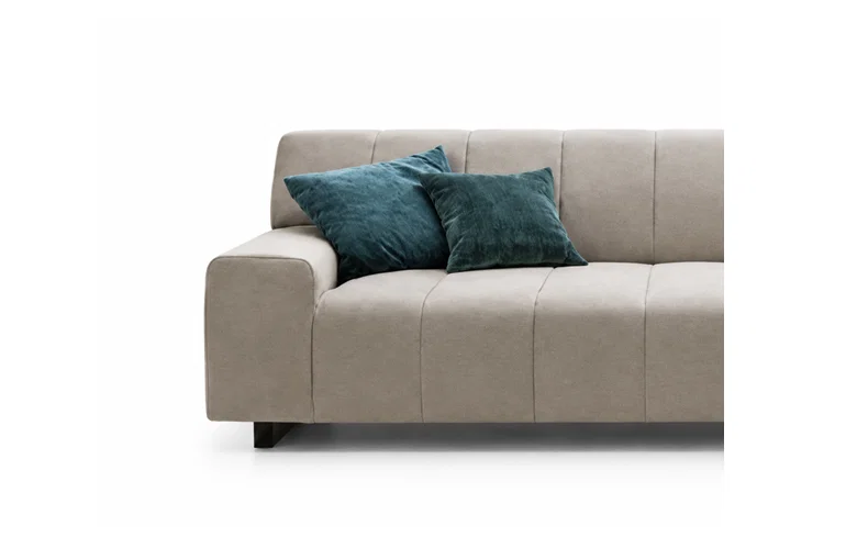 Nicoline Zara Sectional with Peninsula